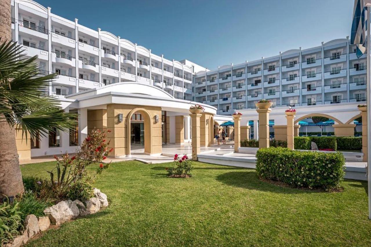 Mitsis Grand Hotel Rhodes City Ngoại thất bức ảnh The hotel's main entrance
