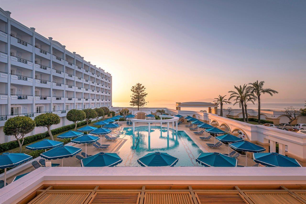 Mitsis Grand Hotel Rhodes City Ngoại thất bức ảnh Sunrise at the hotel