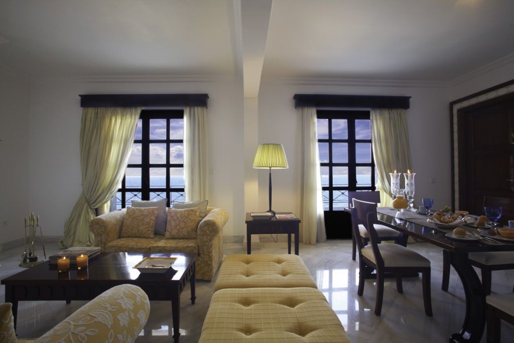 Mitsis Grand Hotel Rhodes City Ngoại thất bức ảnh A suite at the hotel
